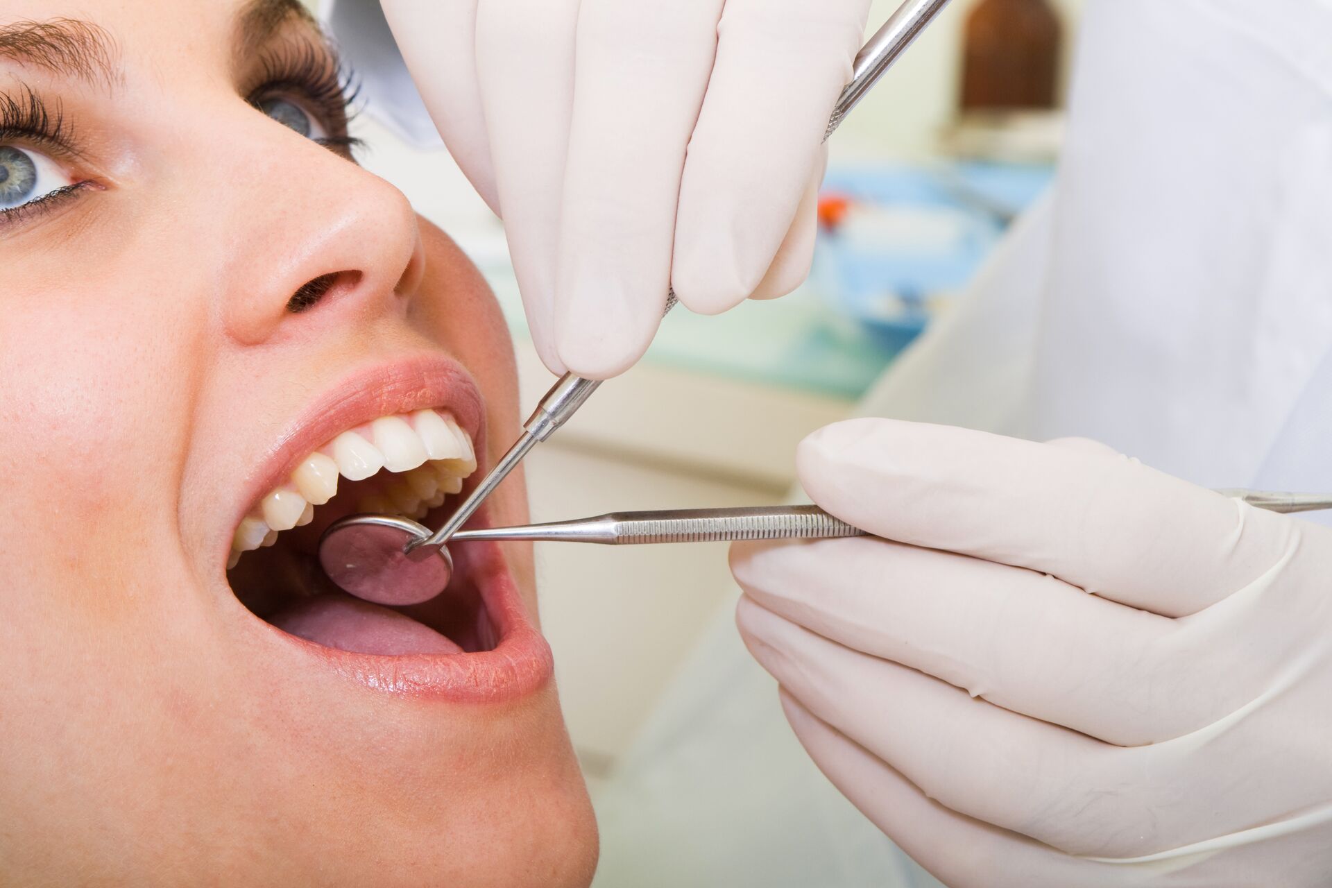 Parodontosebehandlung bei Zahnfleischrückgang